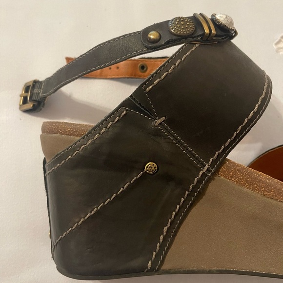 OTBT Black and Brown Sandals with Cork Footbed - Picture 6 of 7